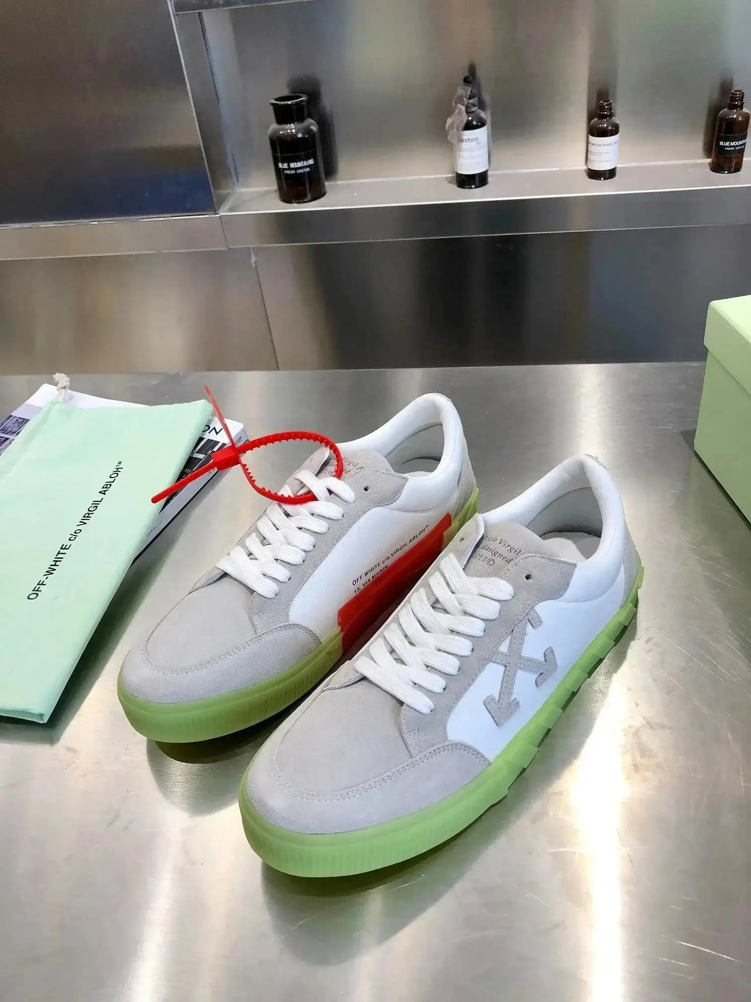 OFF White Sneakers — foto 2 de 6