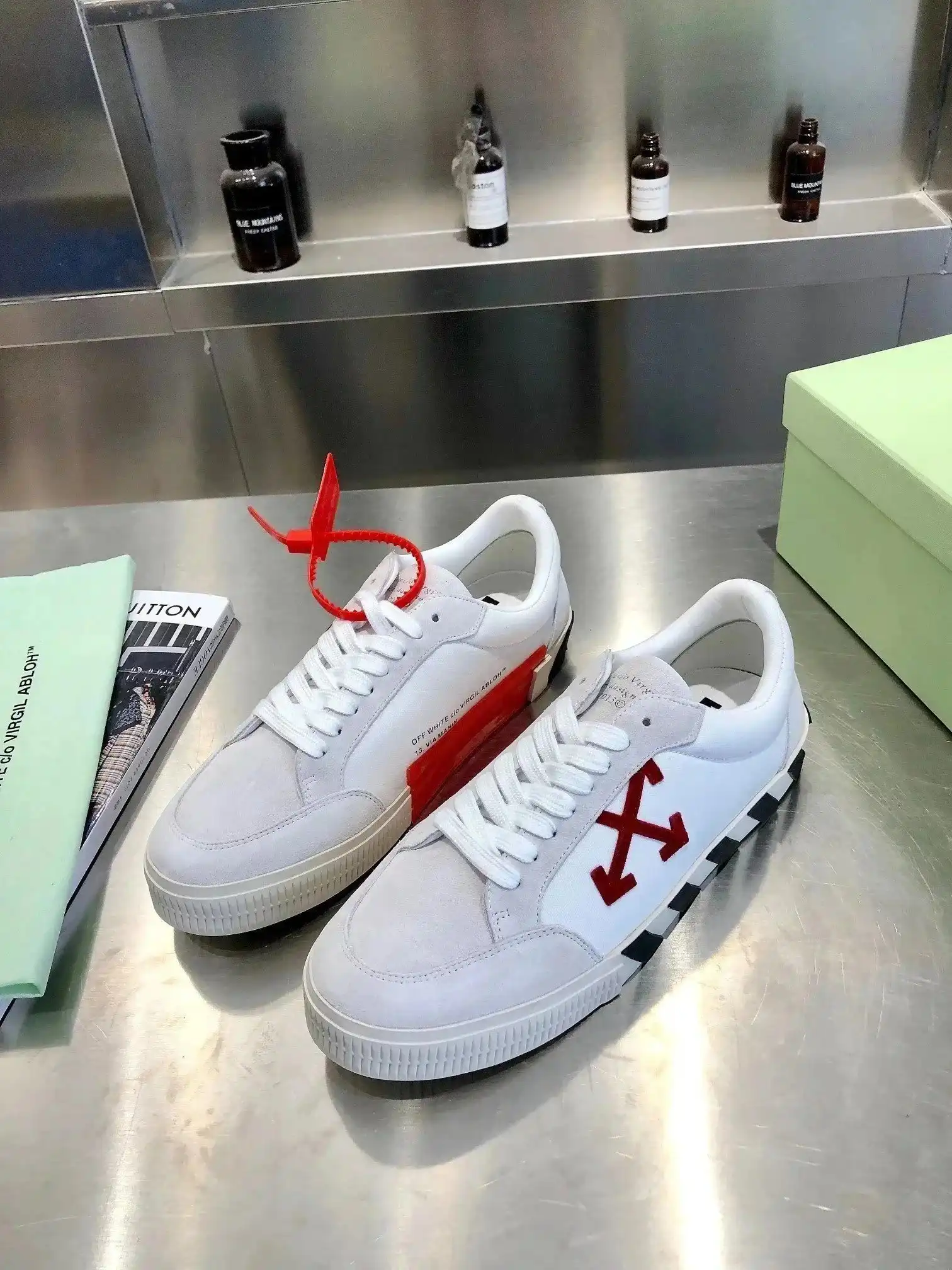 OFF White Sneakers — foto 5 de 6