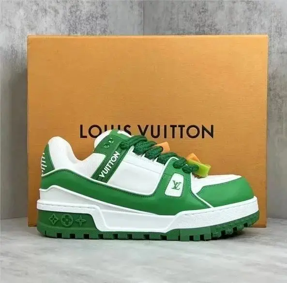 Louis Vuitton B22 Sneakers — foto 2 de 6
