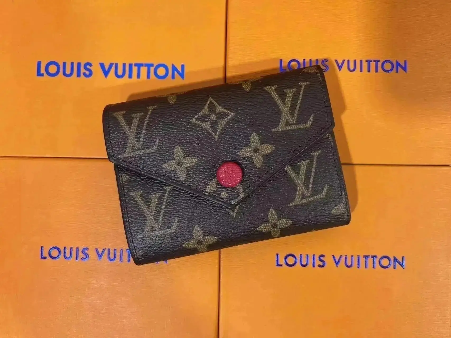 Louis Vuitton Wallet (39 styles) — foto 3 de 6
