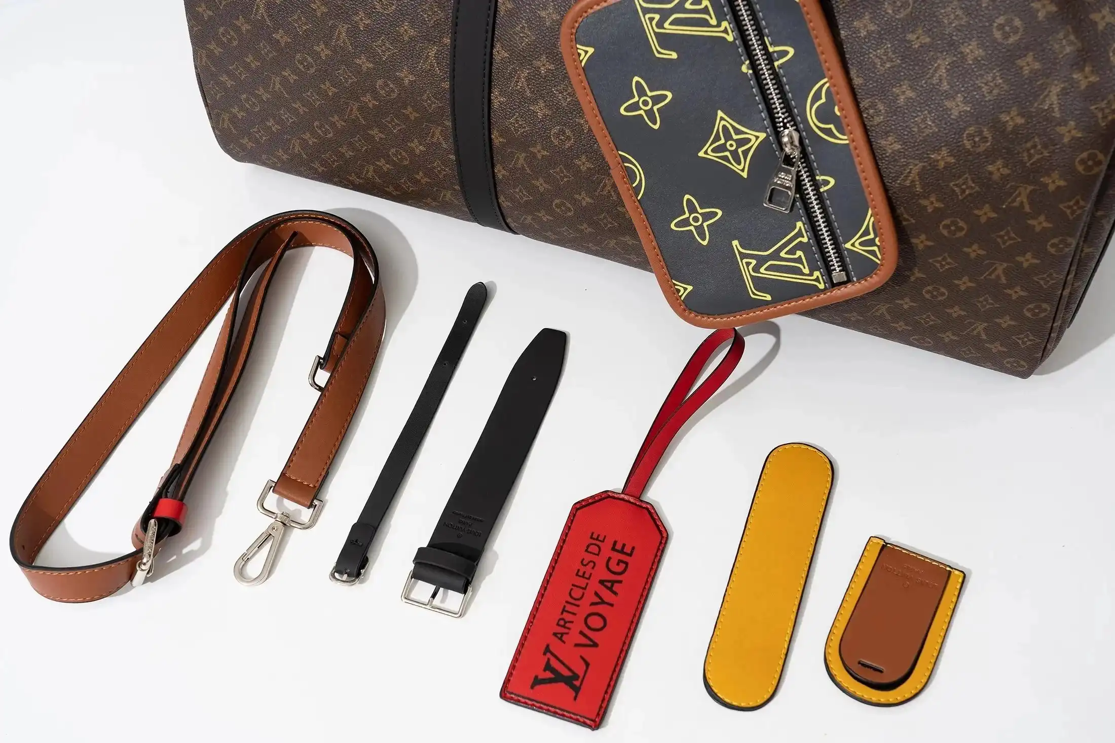 Louis Vuitton Monogram Keepall Bandoulière 50 Travel Bag — foto 4 de 6
