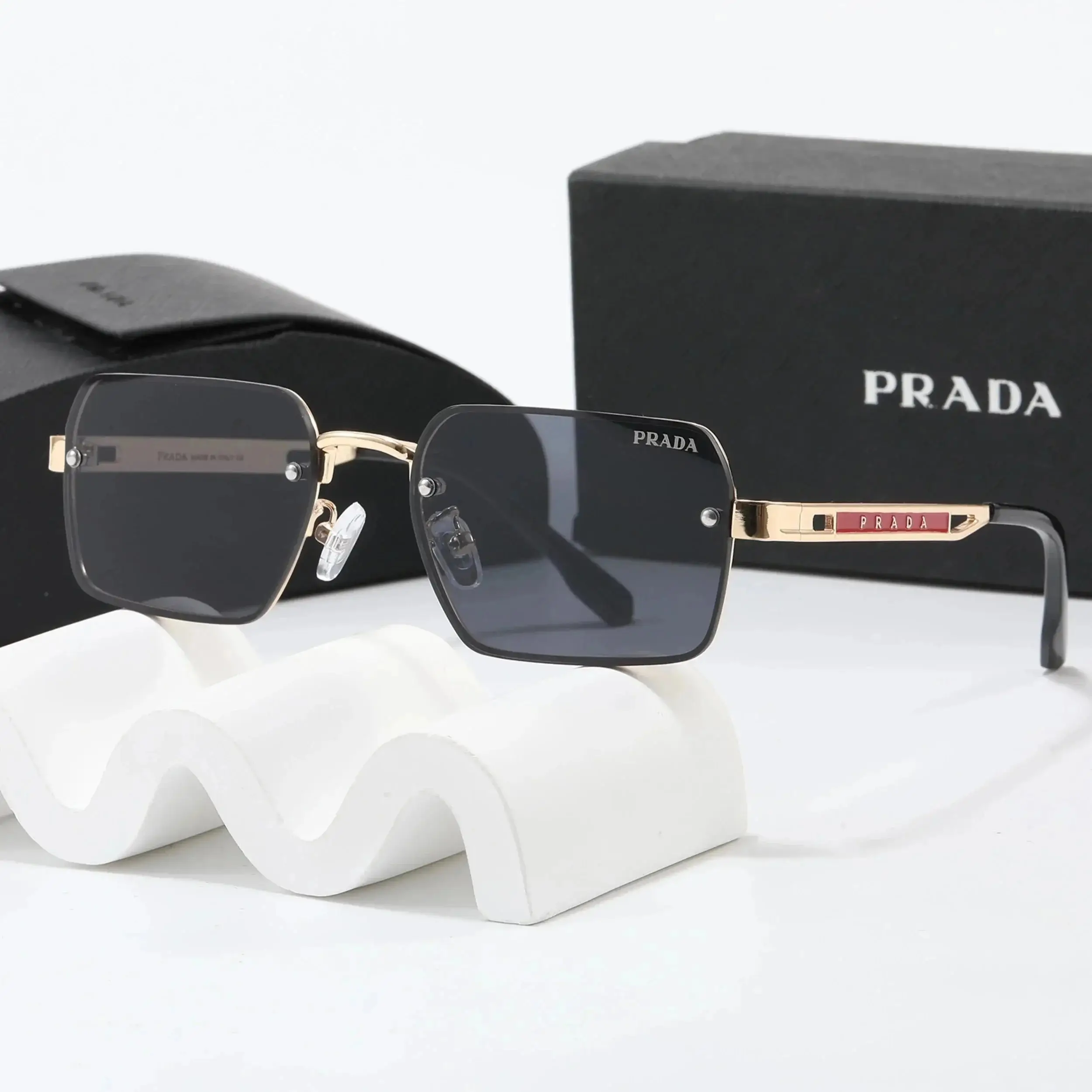 Prada 58047 Sunglasses [39 styles] — foto 2 de 6