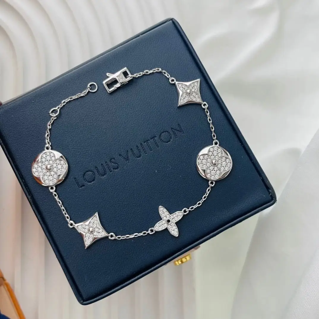 Louis Vuitton Monogram World Tour Bracelet — foto 6 de 6