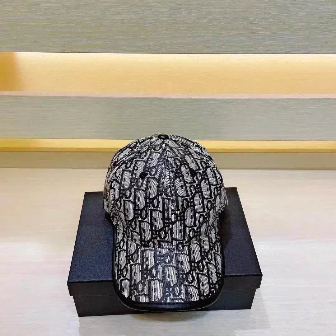 Dior，Gucci，Fendi hat (40 styles) — foto 2 de 6