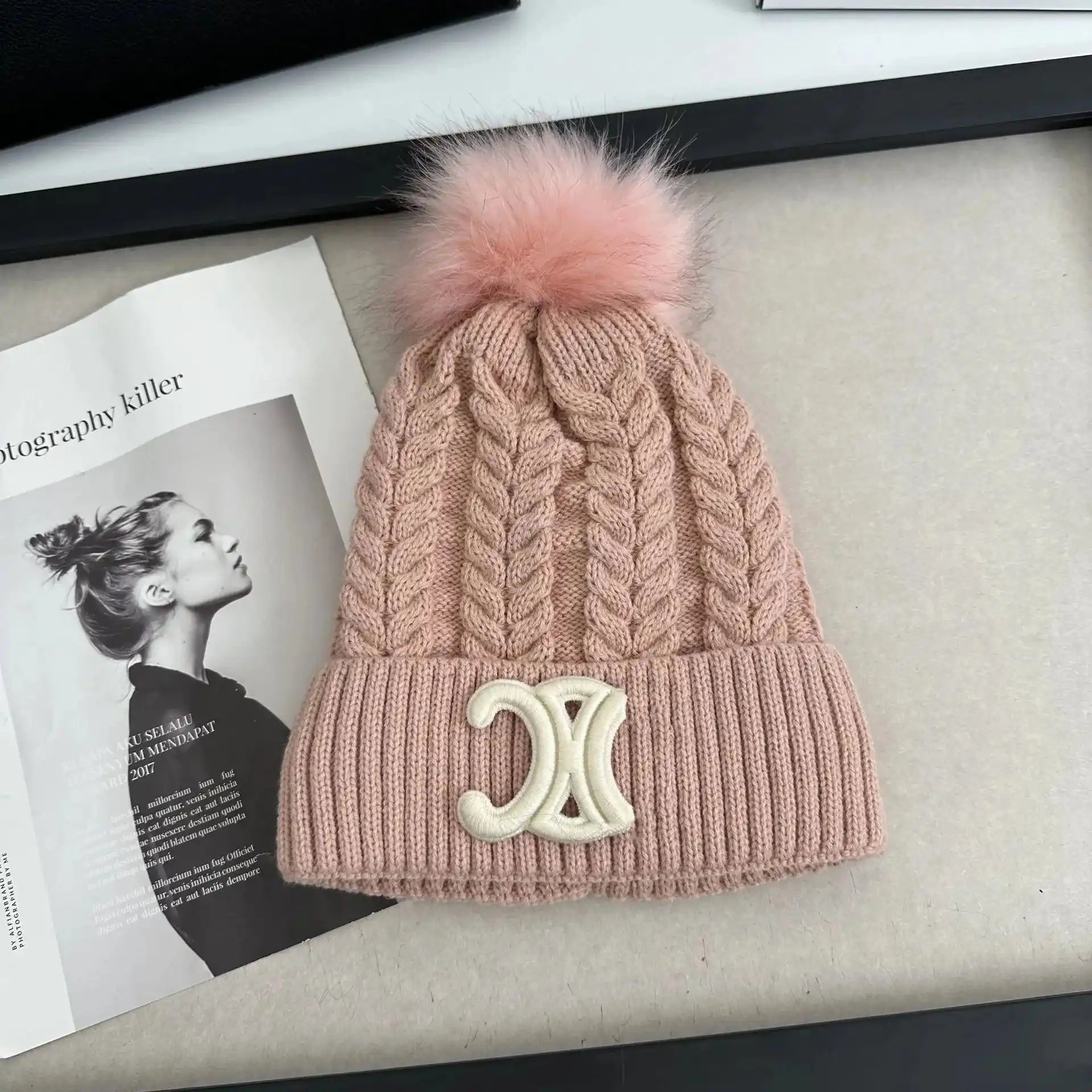 Chanel/Prada Cable Knit Beanie with Pom-Pom [40 styles] — foto 6 de 6