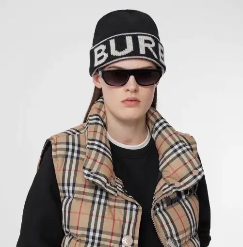 Burberry Logo Knit Beanie Hat [5 styles] — foto 3 de 6