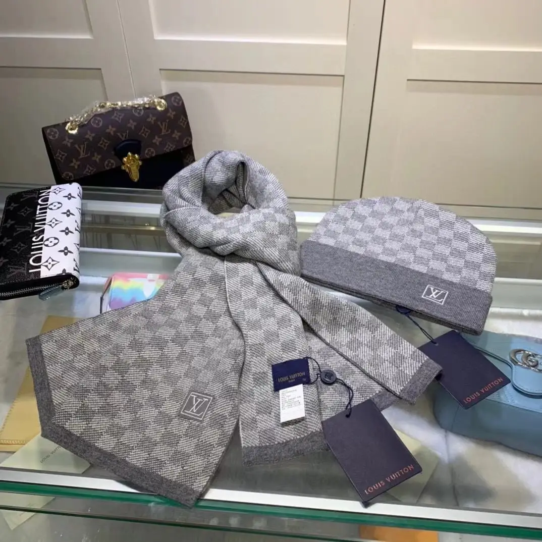 Louis Vuitton Monogram Beanie & Scarf Set [5 styles] — foto 6 de 6