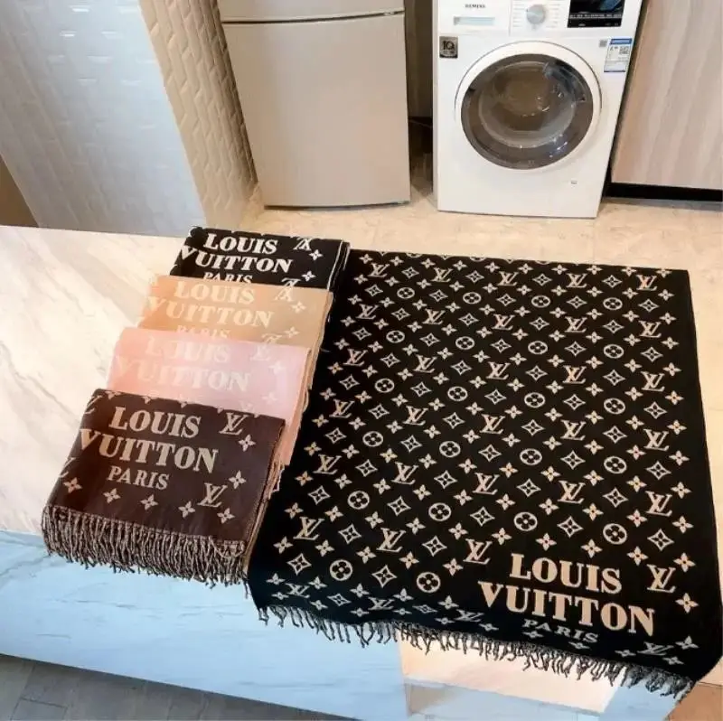 Louis Vuitton Scarf — foto 2 de 6
