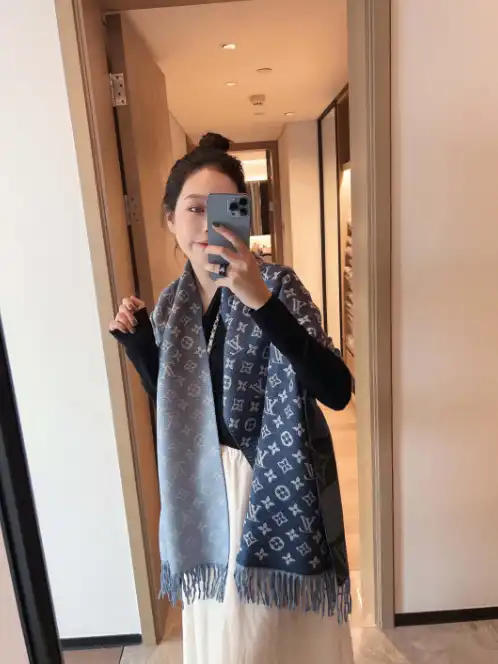 Louis Vuitton Scarf — foto 4 de 6