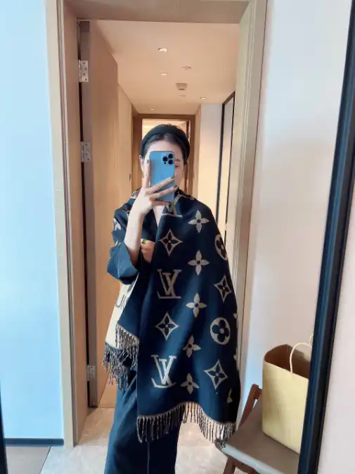 Louis Vuitton Scarf — foto 5 de 6