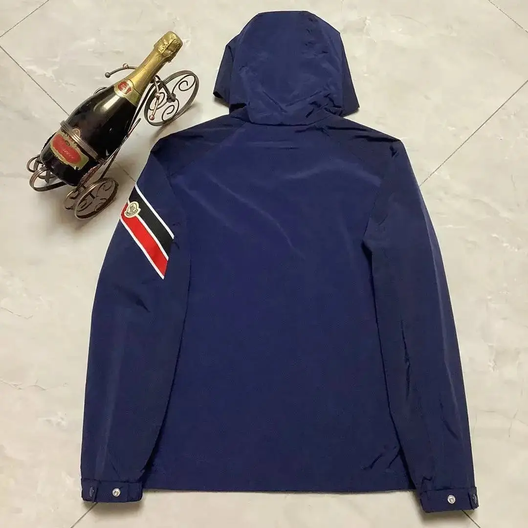 Moncler Jackets (4 styles) — foto 2 de 6