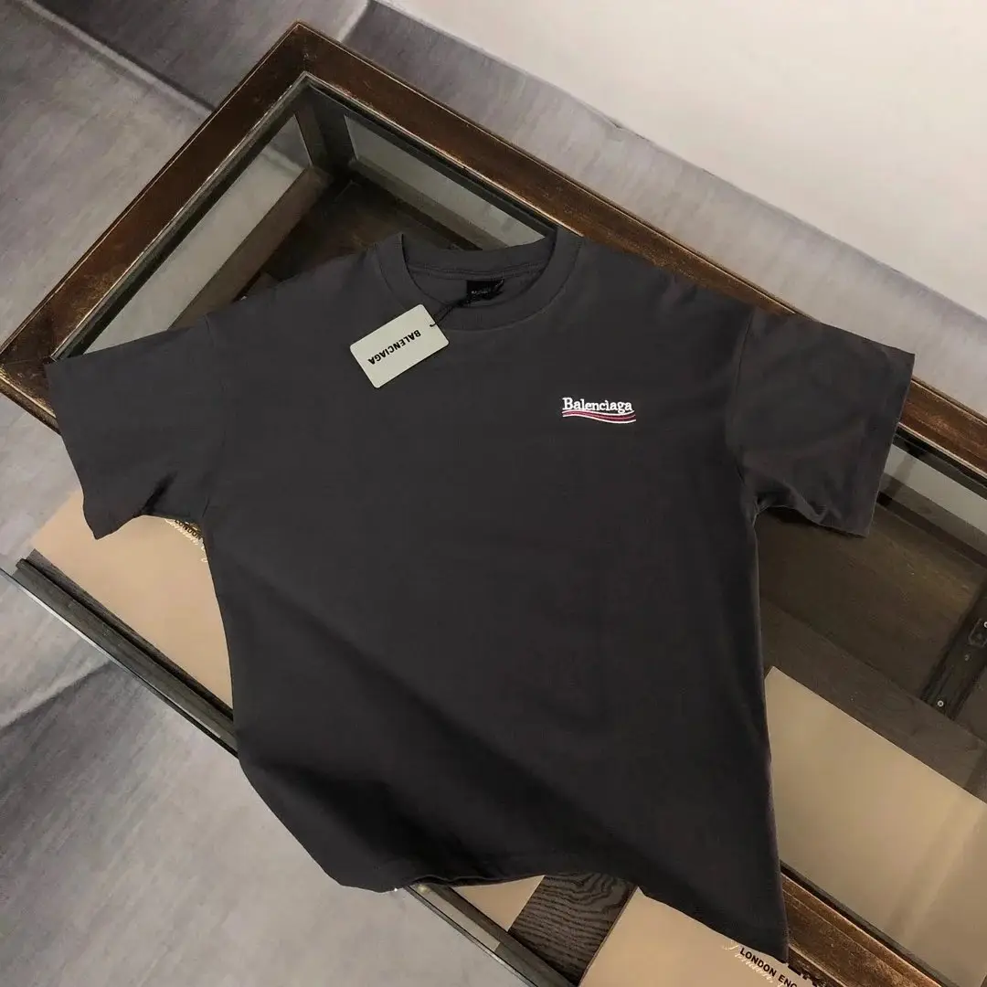 Balenciaga T-shirt — foto 3 de 6