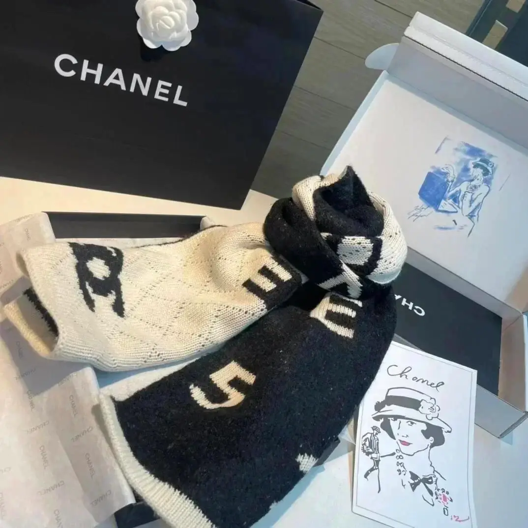 Chanel CC Logo Scarf [10+ styles] — foto 4 de 6