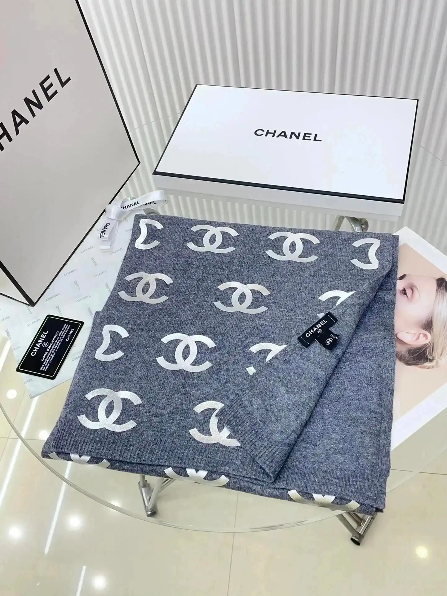 Chanel CC Logo Scarf [10+ styles] — foto 5 de 6