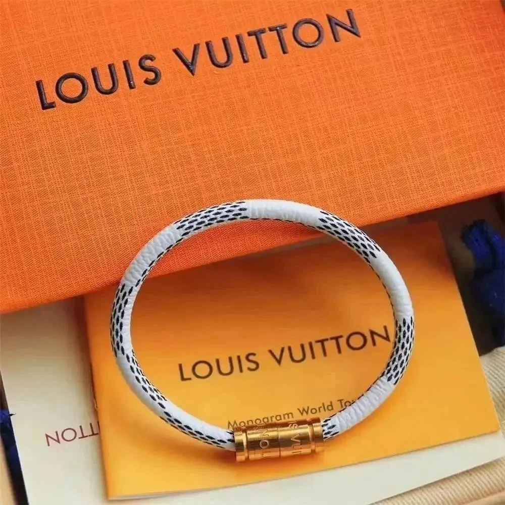 Louis Vuitton Monogram Leather Magnetic Snap Bracelet [5 styles] — foto 5 de 6