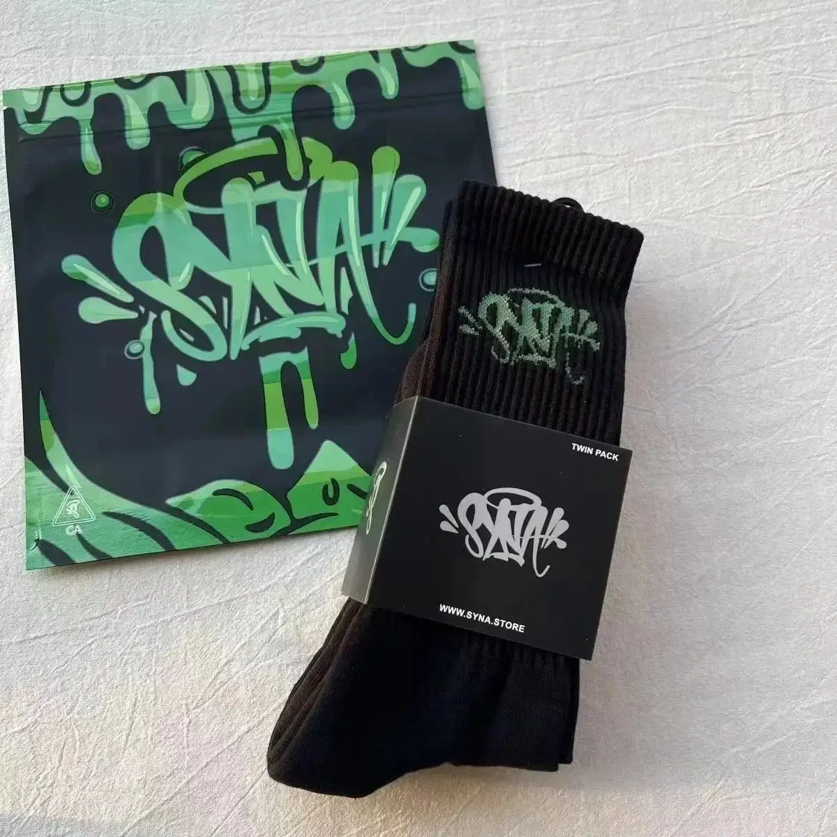 Syna World Graffiti Logo Socks [18 styles] — foto 3 de 6