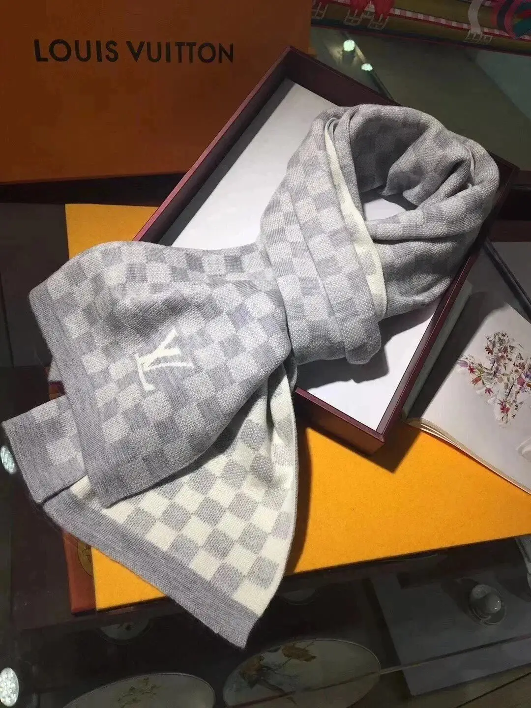Burberry Check/LV Monogram/Fendi FF/Gucci GG Supreme Scarf [21 styles] — foto 4 de 6