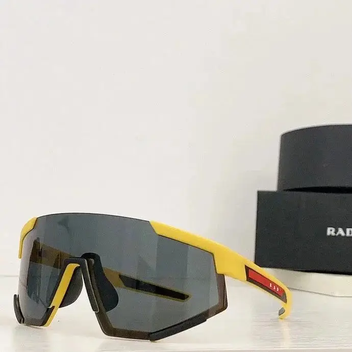 Prada Linea Rossa Sunglasses [11 styles] — foto 2 de 6