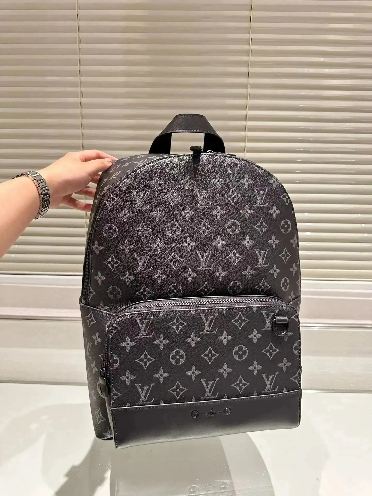 Louis Vuitton Backpack — foto 5 de 6