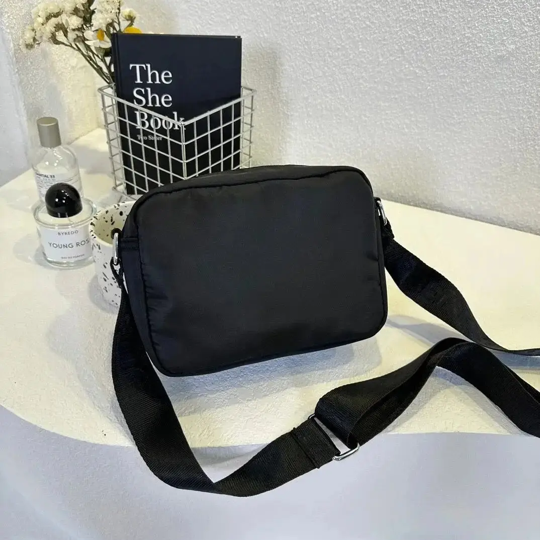 Burberry Vintage Check Messenger Bag [4 styles] — foto 5 de 6