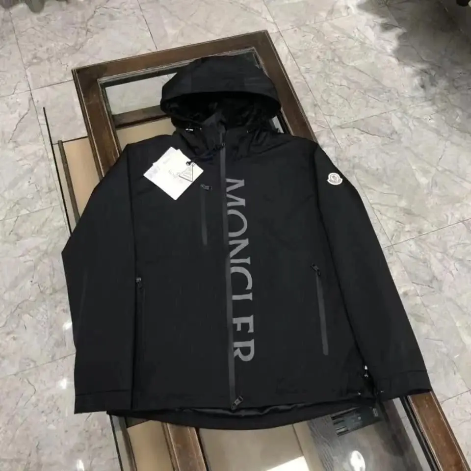 Moncler Hooded Down Jacket — foto 3 de 6