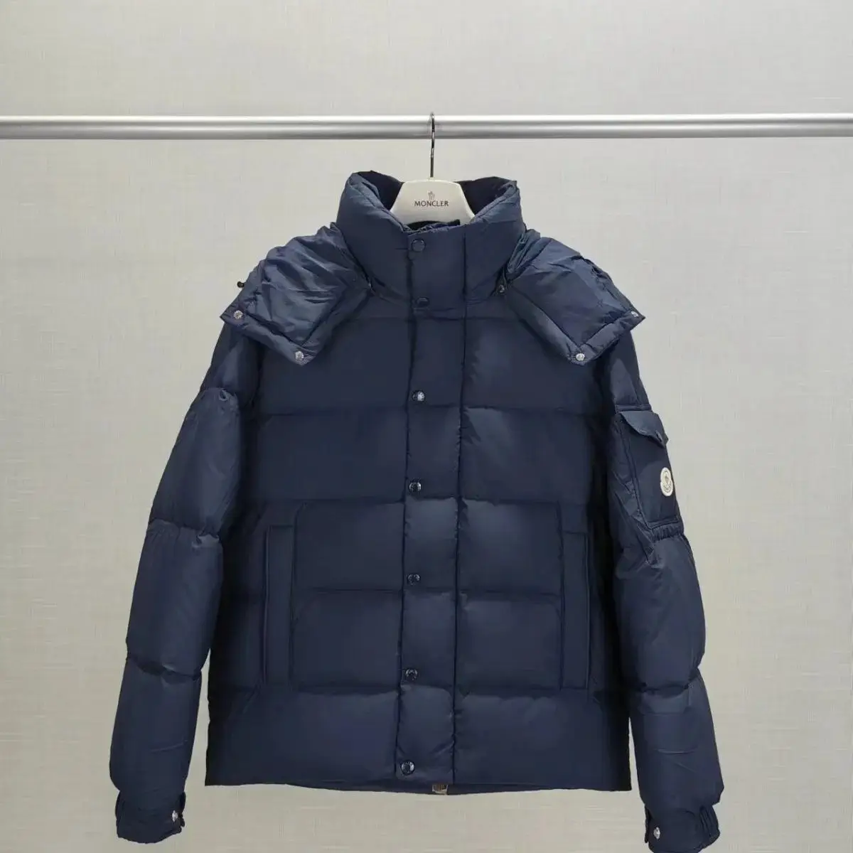 Moncler down jacket — foto 6 de 6