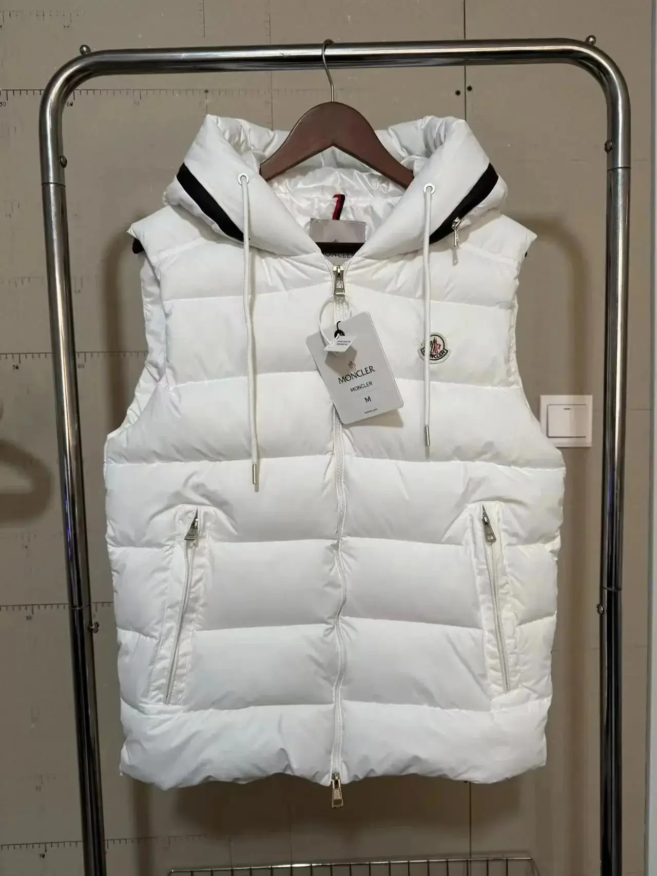 Moncler Maya Down Vest [10 styles] — foto 3 de 6