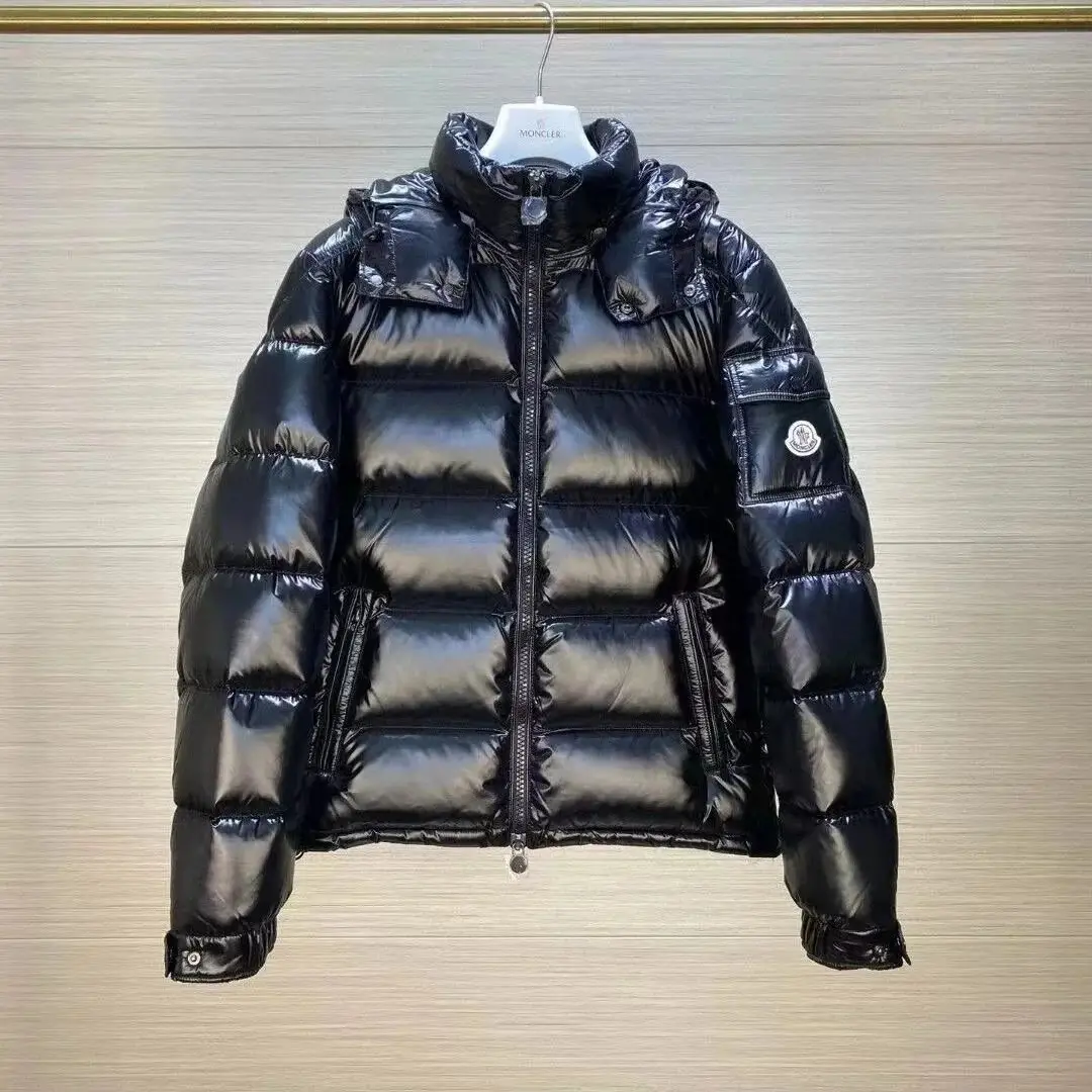 Moncler down jacket — foto 3 de 6