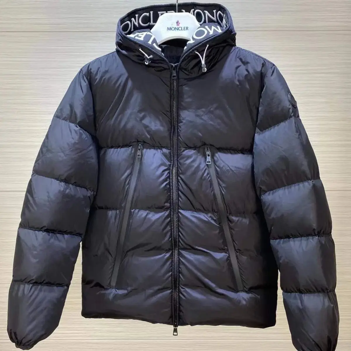 Moncler hooded down jacket — foto 4 de 6
