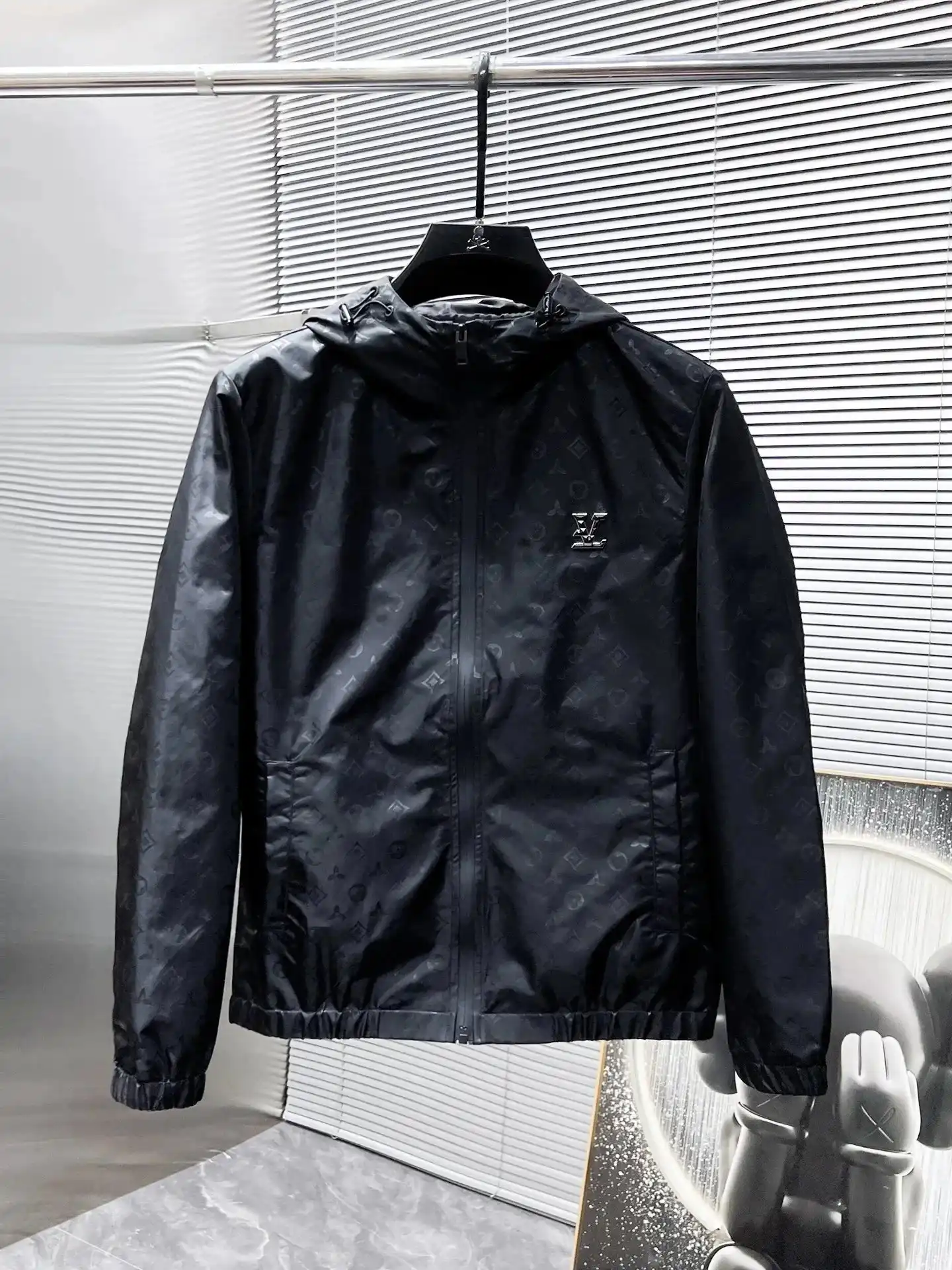 LV Monogram Denim Jacket / LV Damier Check Hooded Jacket [19 styles] — foto 4 de 6