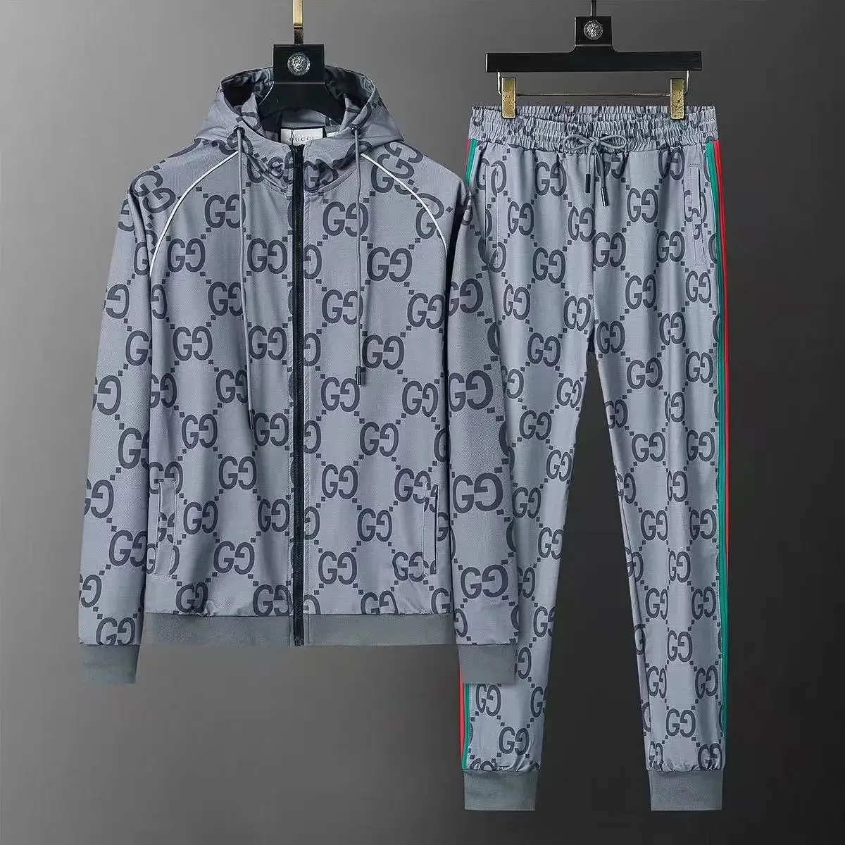 Gucci GG Supreme Tracksuit / Hugo Boss Tracksuit [9 Styles] — foto 2 de 6