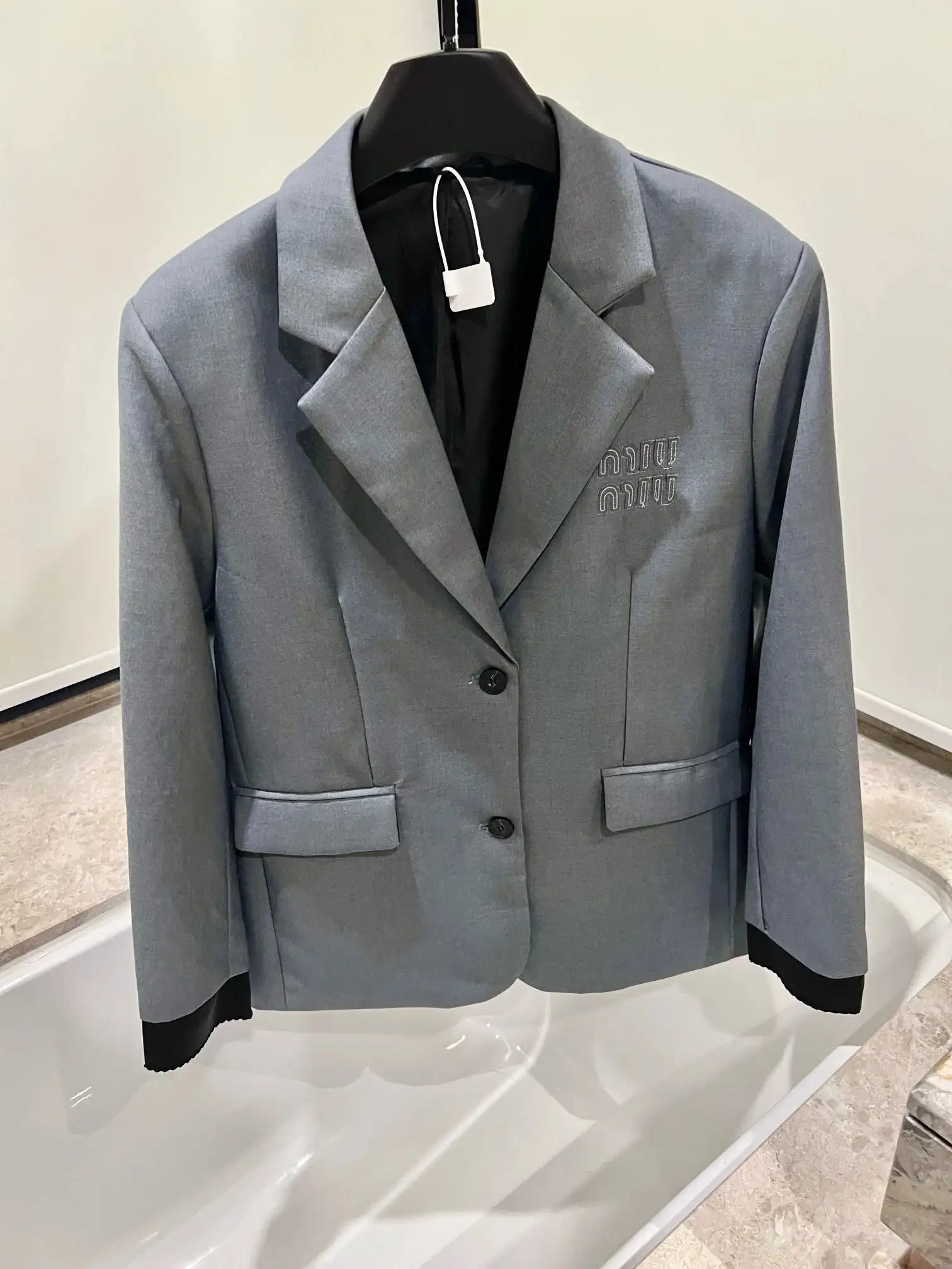 Miu Miu Jacket [9 styles] — foto 5 de 6