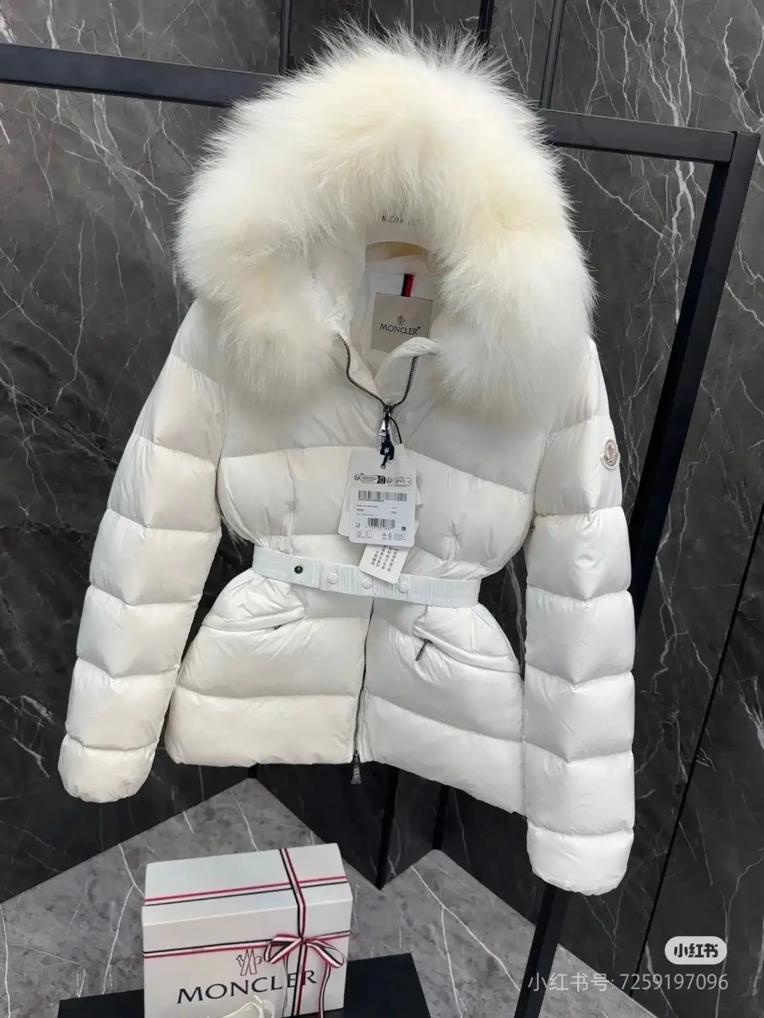 Moncler MAYA Down Jacket with Detachable Fur Hood [4 styles] — foto 4 de 6