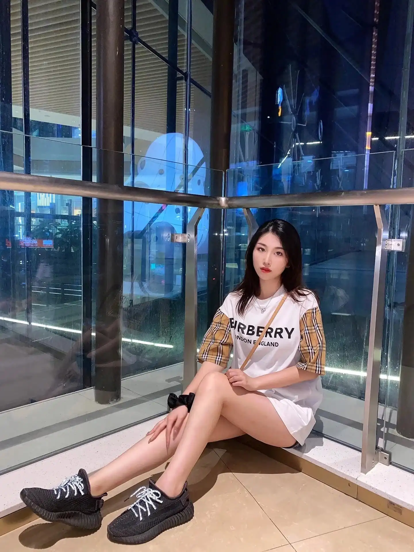 Burberry T-shirt TEE ( 37 + styles) — foto 4 de 6