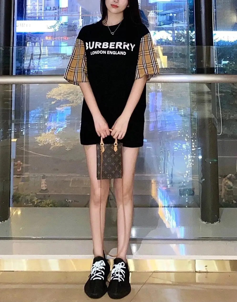 Burberry T-shirt TEE ( 37 + styles) — foto 5 de 6