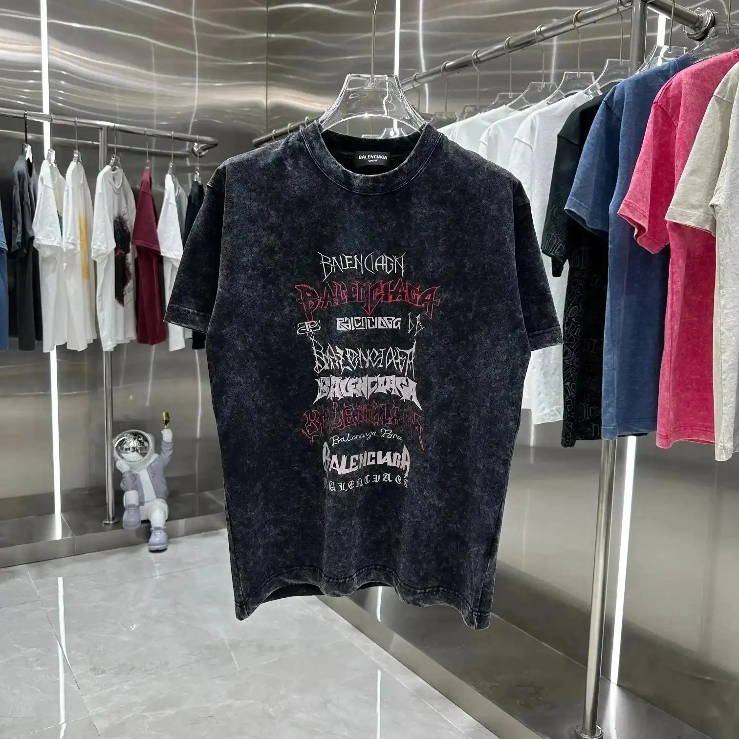 BALENCIAGA T-shirts — foto 4 de 6