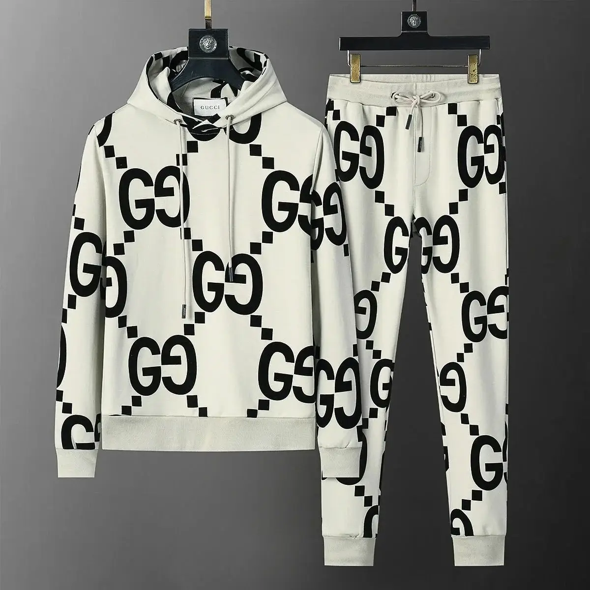 Gucci GG Supreme Hoodie and Jogger Pants Set — foto 6 de 6