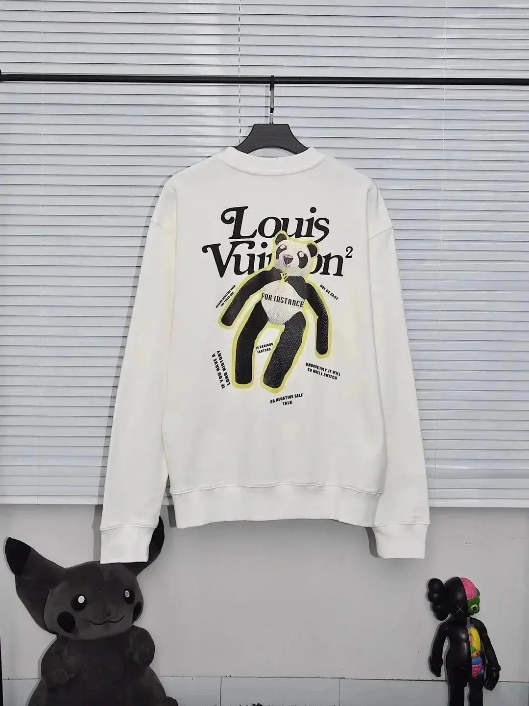 Louis Vuitton LV Monogram / Louis Vuitton2 / Gradient Logo Sweatshirts [11+ styles] — foto 2 de 6