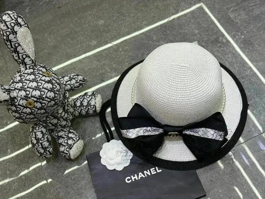 Chanel Bandana Print & Straw Bow Hats [40 styles] — foto 2 de 6