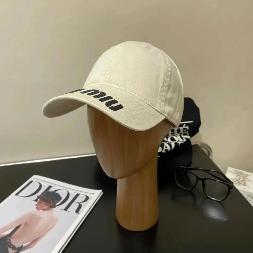 Miu Miu Caps [40 styles] — foto 4 de 6