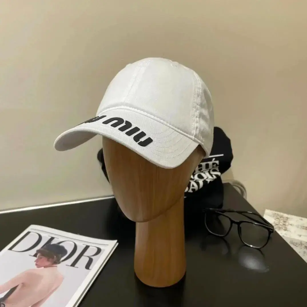 Miu Miu Caps [40 styles] — foto 6 de 6
