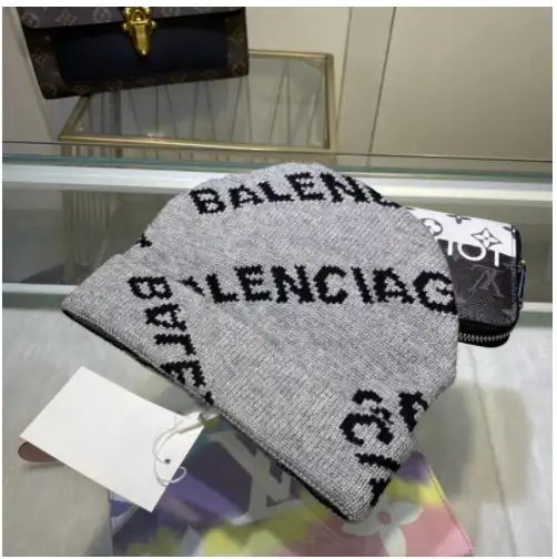 Balenciaga Logo Knit Beanie — foto 3 de 6