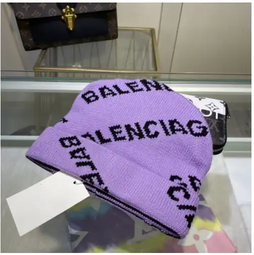 Balenciaga Logo Knit Beanie — foto 6 de 6