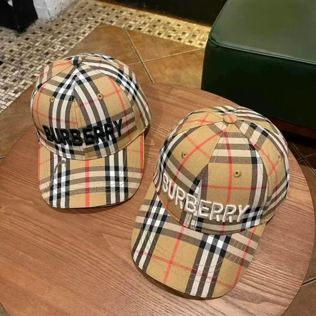Burberry Gucci hat — foto 2 de 6
