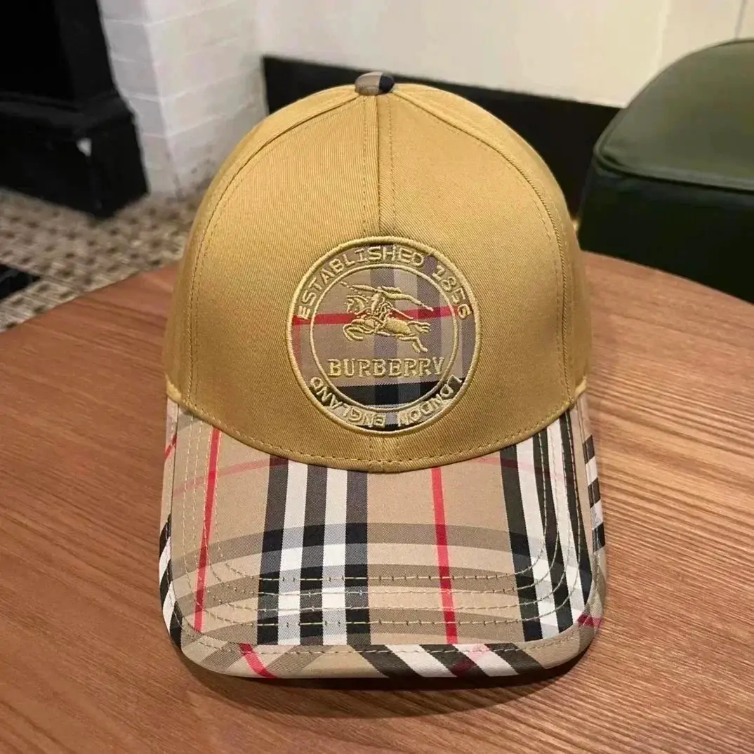 Burberry Gucci hat — foto 3 de 6