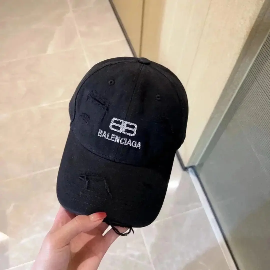 Balenciaga Hat — foto 3 de 6