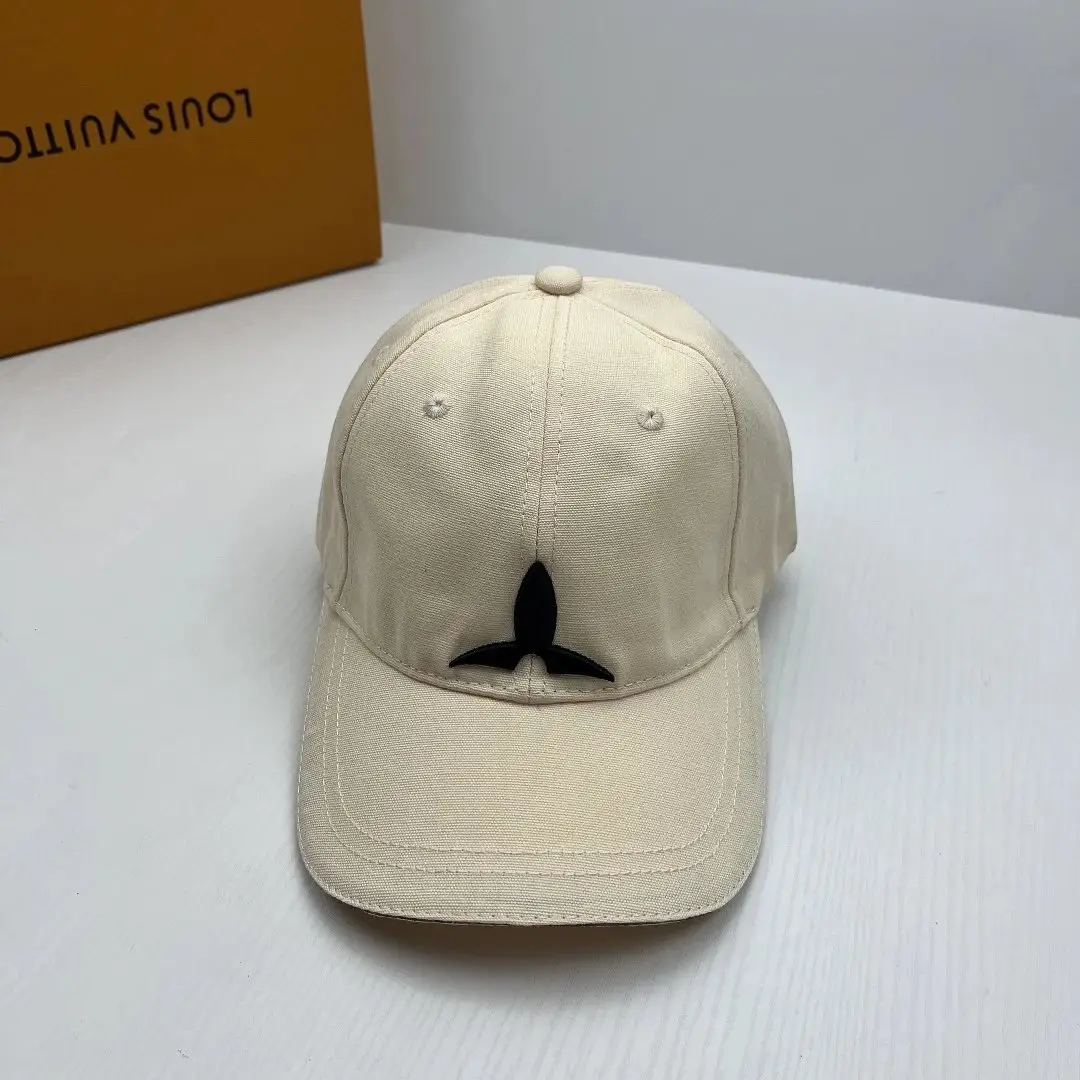Louis Vuitton Monogram & Damier Canvas Caps [4 Styles] — foto 4 de 6