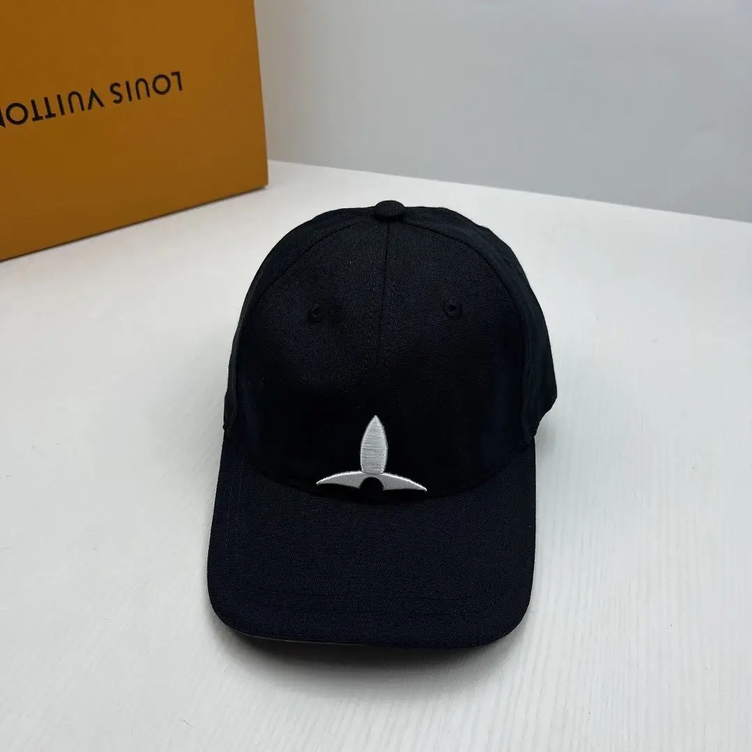 Louis Vuitton Monogram & Damier Canvas Caps [4 Styles] — foto 5 de 6