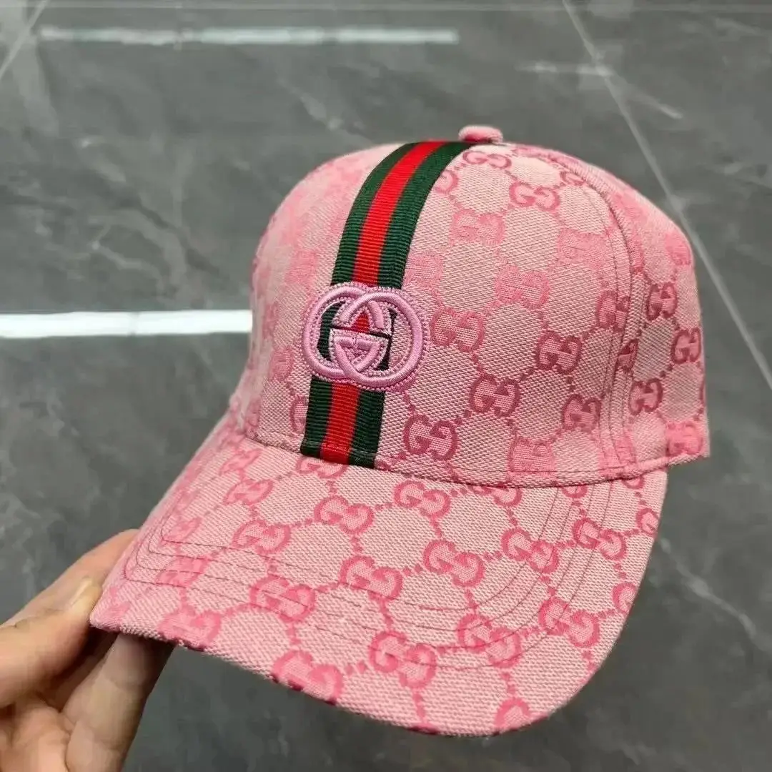 Burberry Check & Louis Vuitton Monogram Baseball Caps [9 Styles] — foto 3 de 6