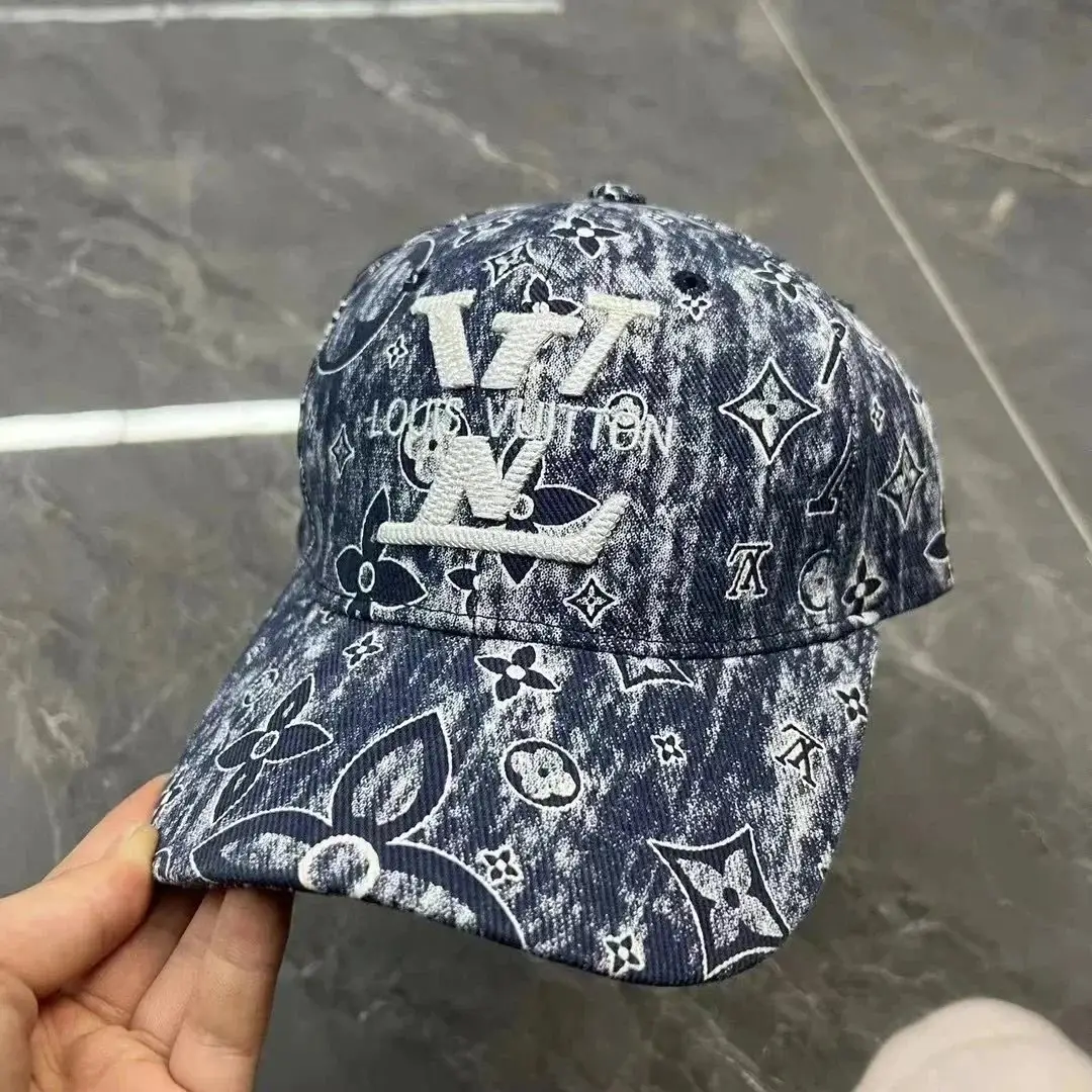Burberry Check & Louis Vuitton Monogram Baseball Caps [9 Styles] — foto 4 de 6